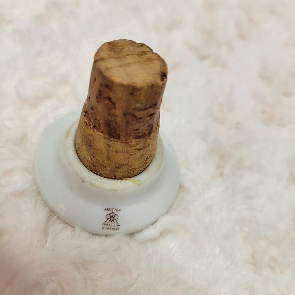 SOLD                                         Set of 3 vintage bottle stops/corks - Picture 8 of 11